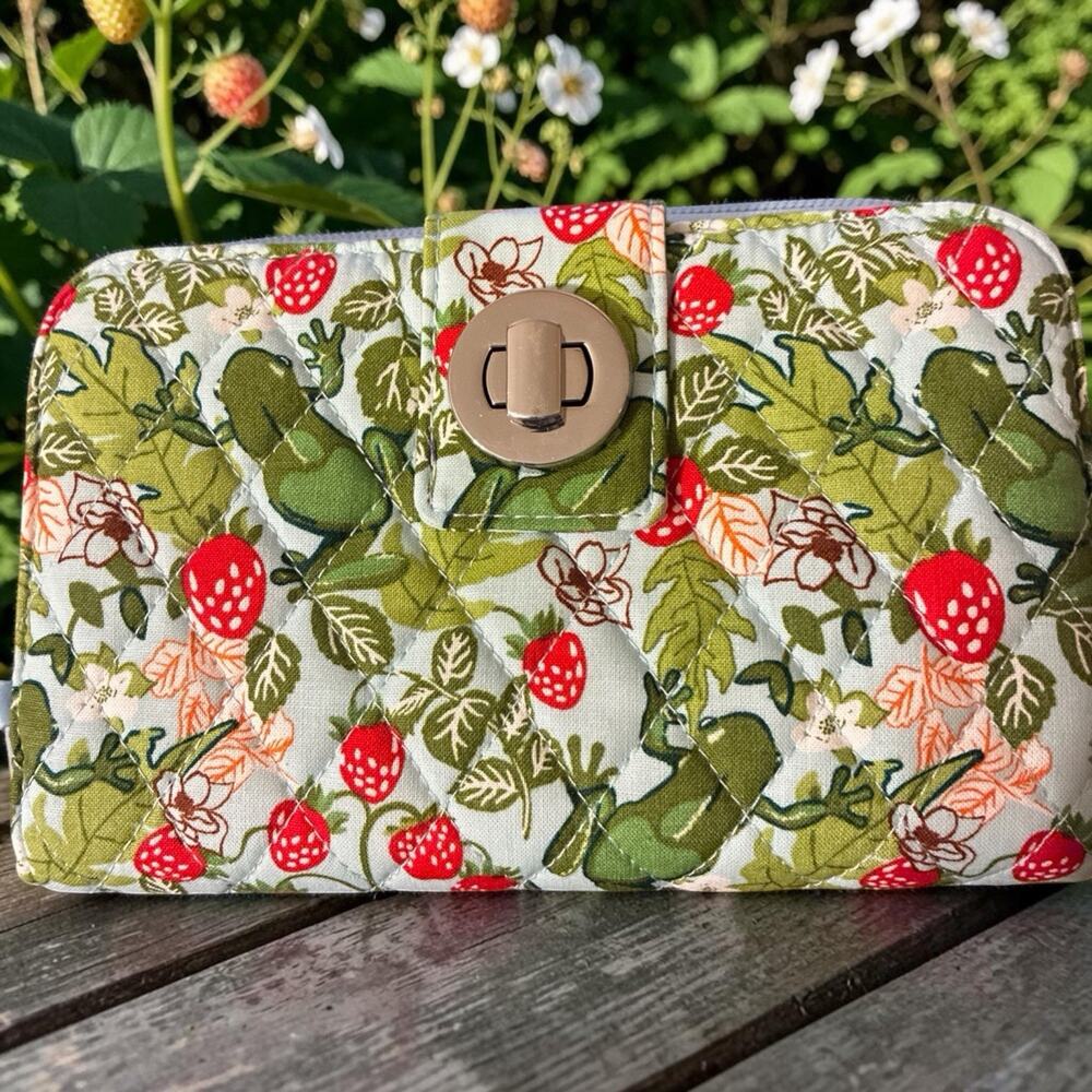 Vera Bradley Essential Turnlock Wallet Frogberry Garden Blue Strawberries Frogs